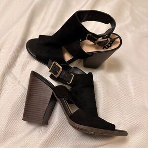 ⭐️ Fergalicious 7.5 Black Block Heel Sandals